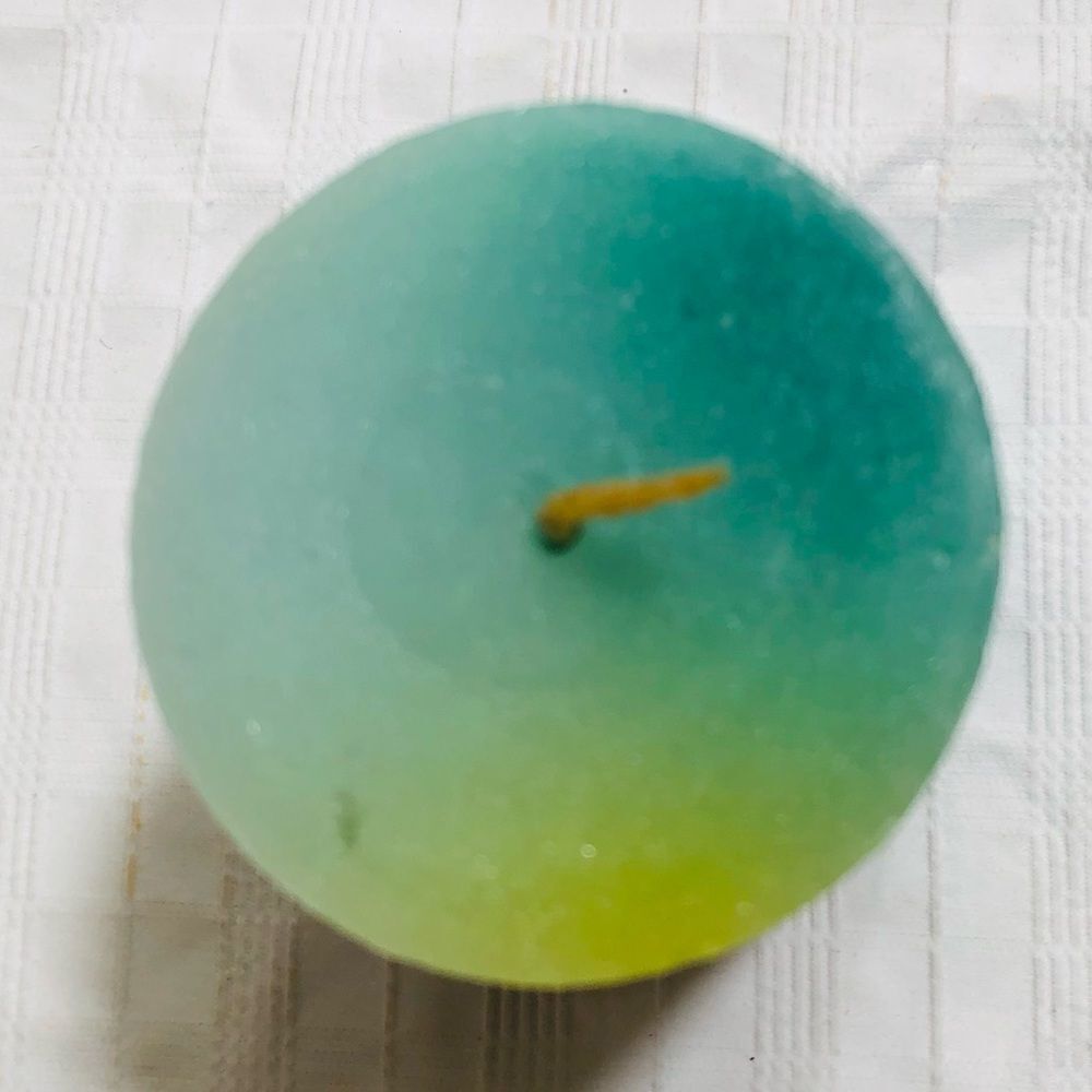 Handcrafted Timber Scented Candle (Blue/Green/Yellow) - Picture 5 of 6
